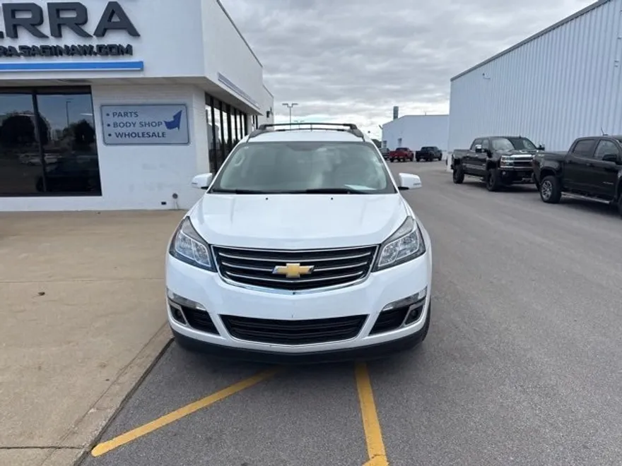 2017 Chevrolet Traverse 1LT photo 1