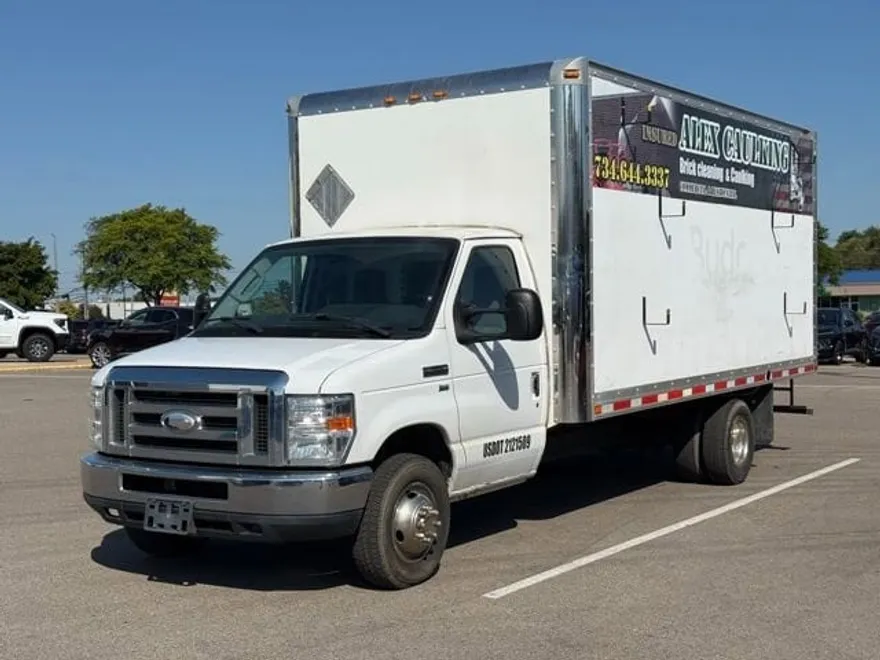2015 Ford E-350 photo 1