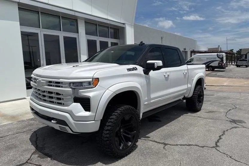 2023 Chevrolet Silverado 1500 High Country photo 1