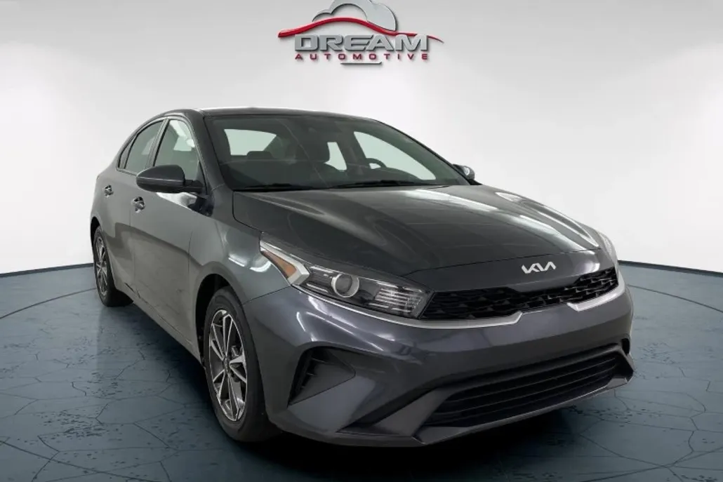 2022 Kia Forte LXS photo 1