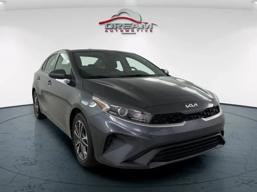 2022 Kia Forte LXS photo 1