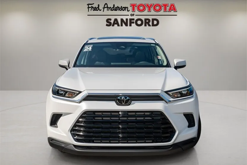 2024 Toyota Grand Highlander XLE photo 1