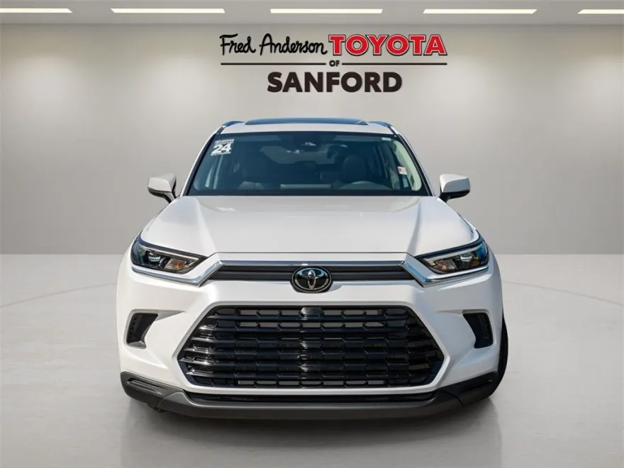 2024 Toyota Grand Highlander XLE photo 1