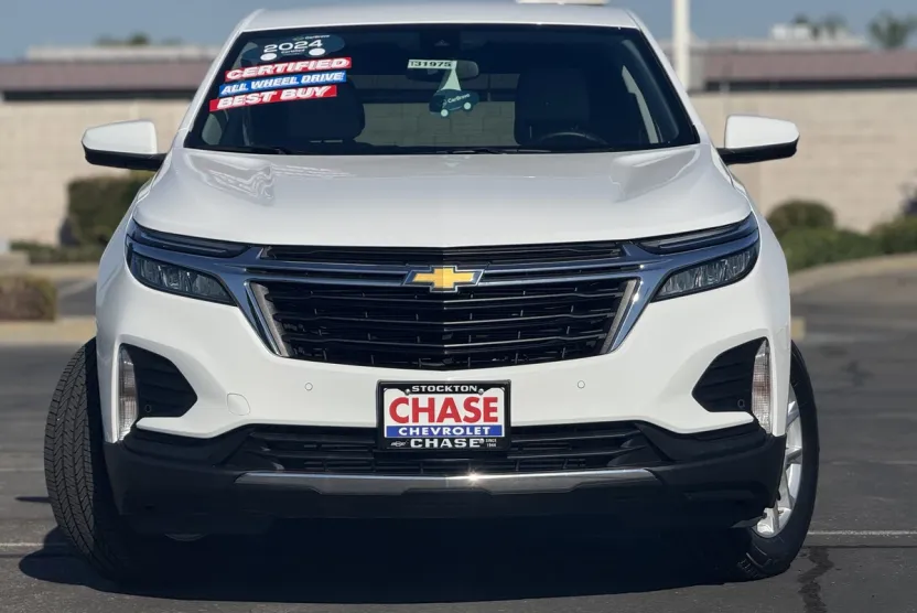 2024 Chevrolet Equinox LT photo 1