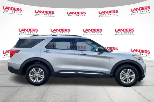 2023 Ford Explorer XLT photo 1
