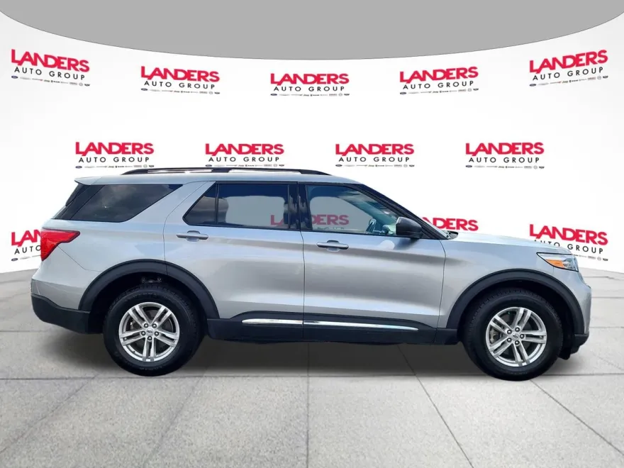 2023 Ford Explorer XLT photo 1