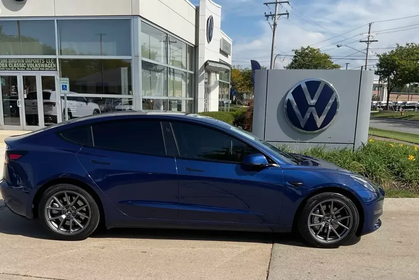 2023 Tesla Model 3 photo 1