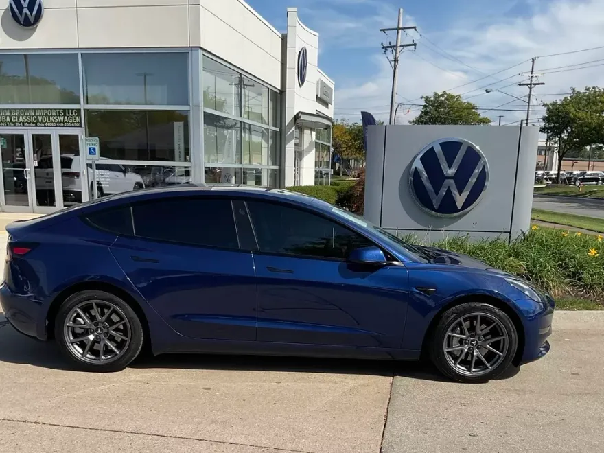 2023 Tesla Model 3 photo 1