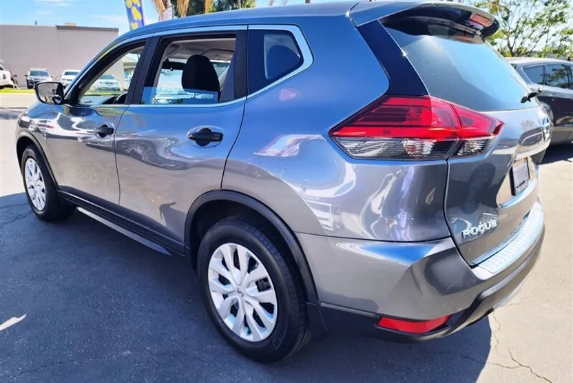 2017 Nissan Rogue S photo 1