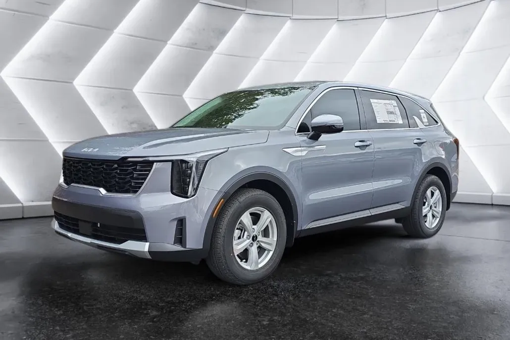 2025 Kia Sorento LX photo 1