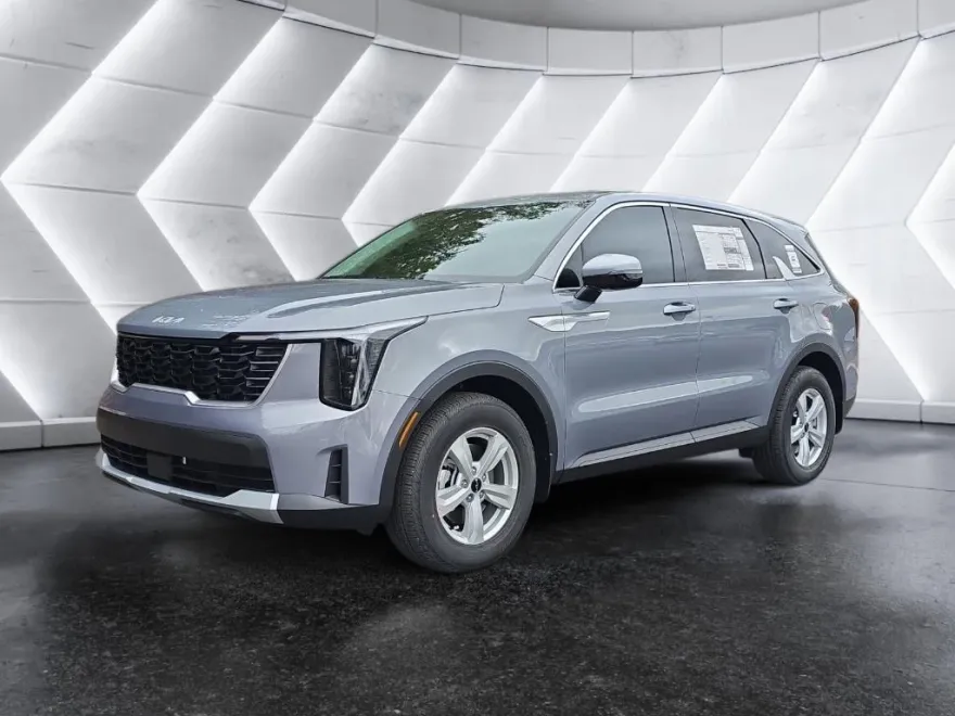 2025 Kia Sorento LX photo 1