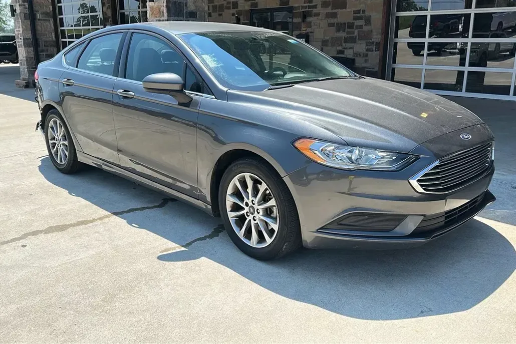 2017 Ford Fusion SE photo 1