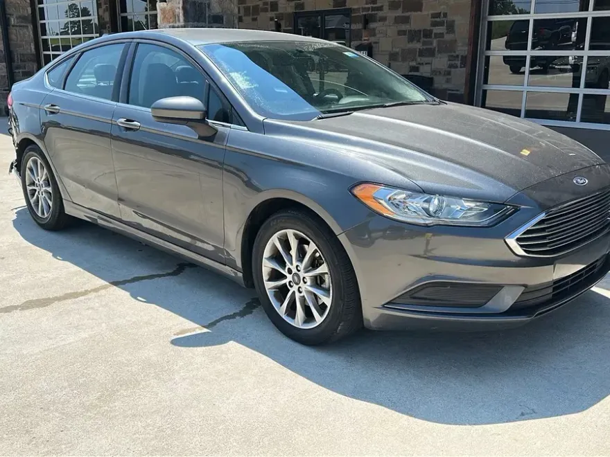 2017 Ford Fusion SE photo 1