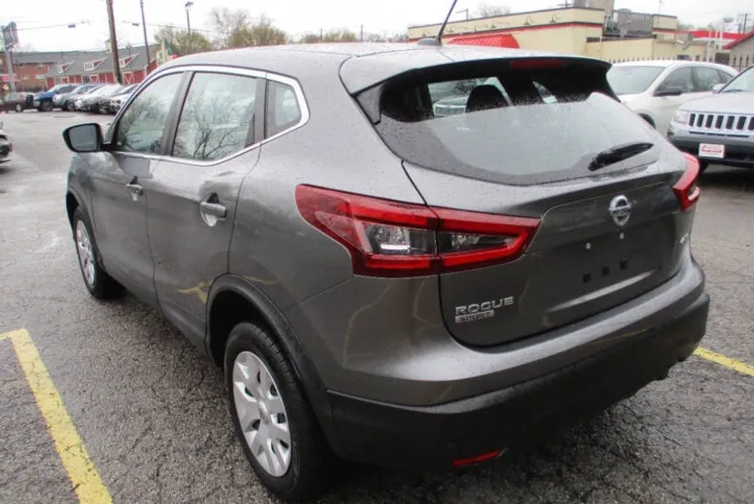 2020 Nissan Rogue Sport S photo 1