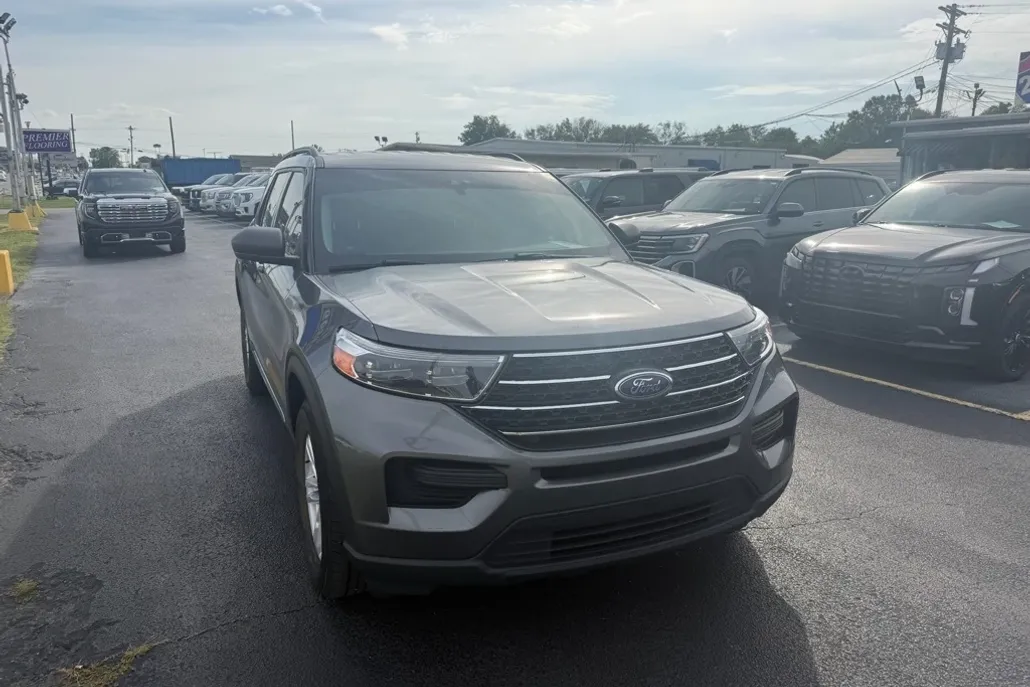 2022 Ford Explorer XLT photo 1
