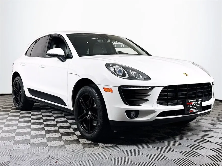2017 Porsche Macan Base photo 1