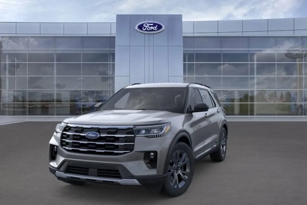 2025 Ford Explorer photo 1