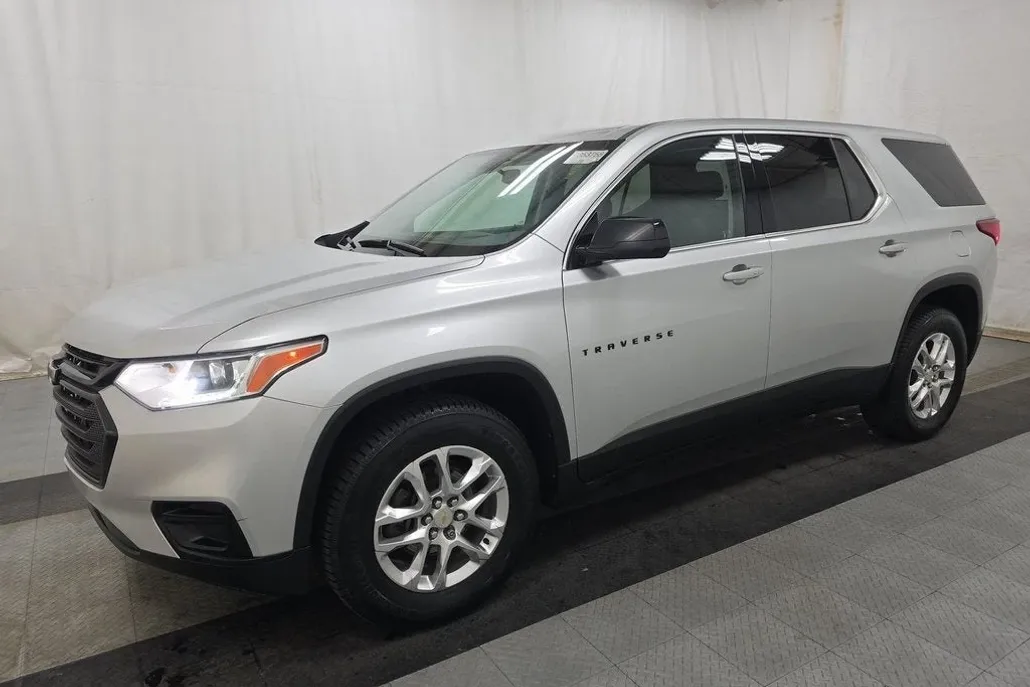 2020 Chevrolet Traverse LS photo 1