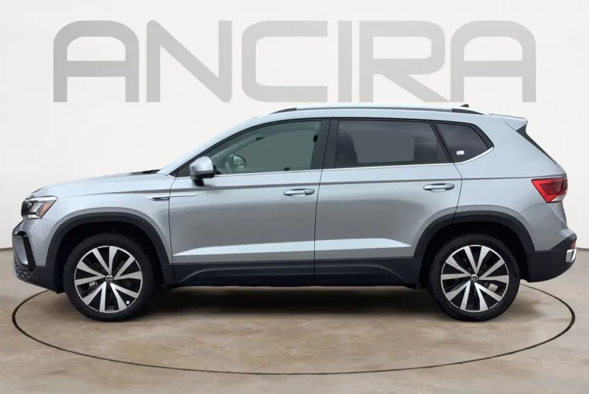 2024 Volkswagen Taos SE photo 1