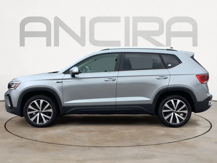 2024 Volkswagen Taos SE photo 1