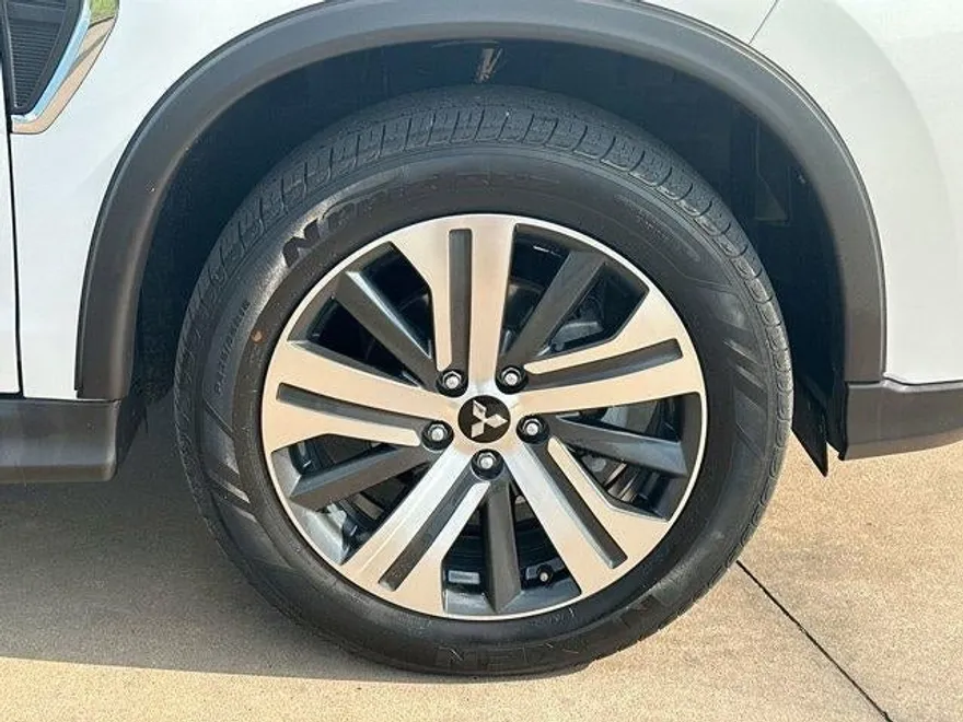 2024 Mitsubishi Outlander Sport SE photo 1