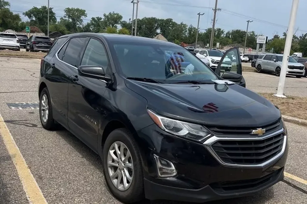 2020 Chevrolet Equinox LT photo 1