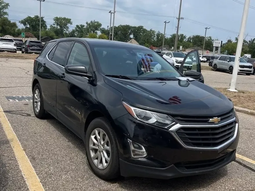 2020 Chevrolet Equinox LT photo 1