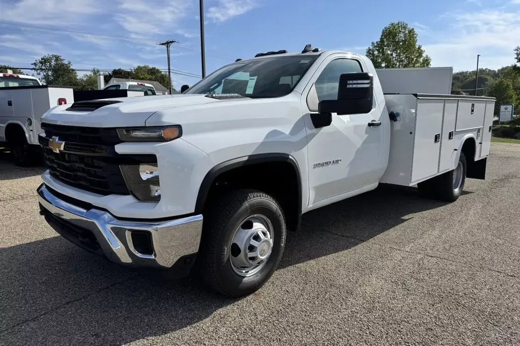 2025 Chevrolet Silverado 3500HD Work Truck photo 1