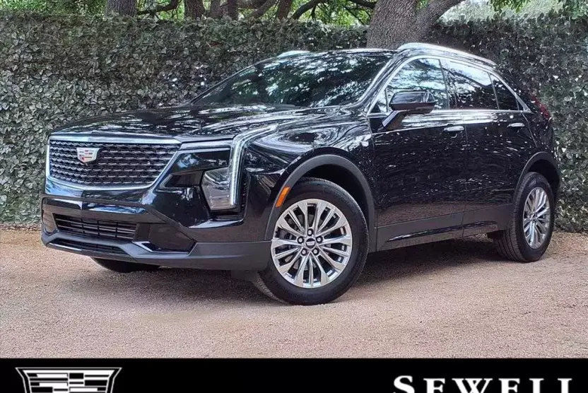 2024 Cadillac XT4 Premium Luxury photo 1