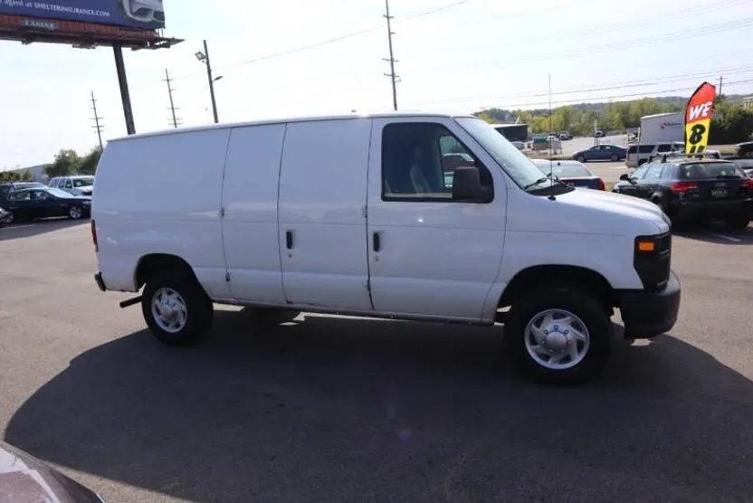 2011 Ford E-250 photo 1