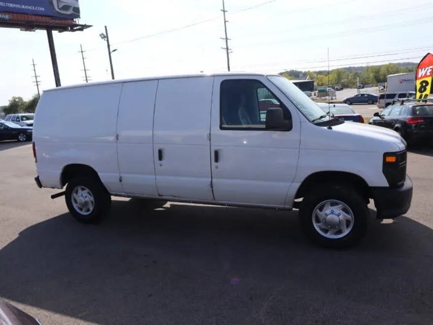 2011 Ford E-250 photo 1