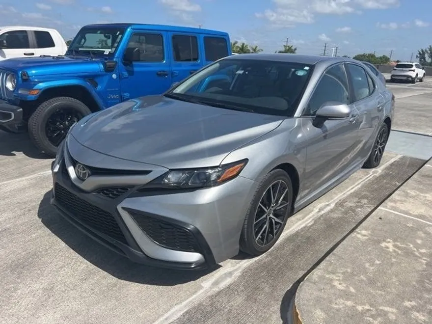 2023 Toyota Camry SE photo 1