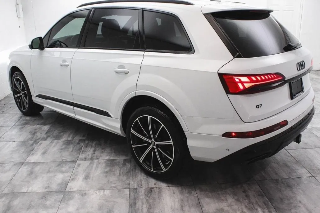 2025 Audi Q7 45 Premium Plus photo 1