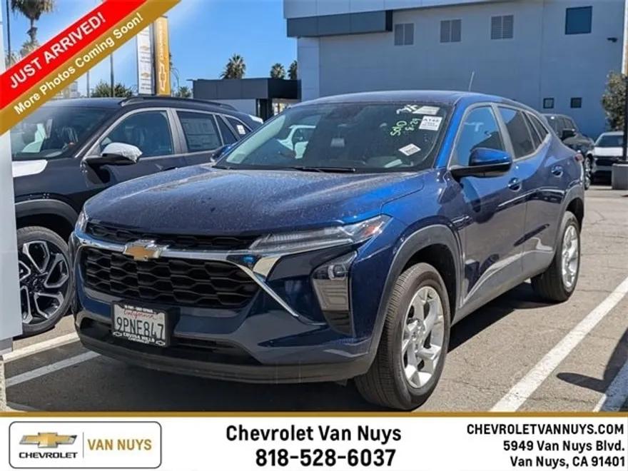 2024 Chevrolet Trax LS photo 1