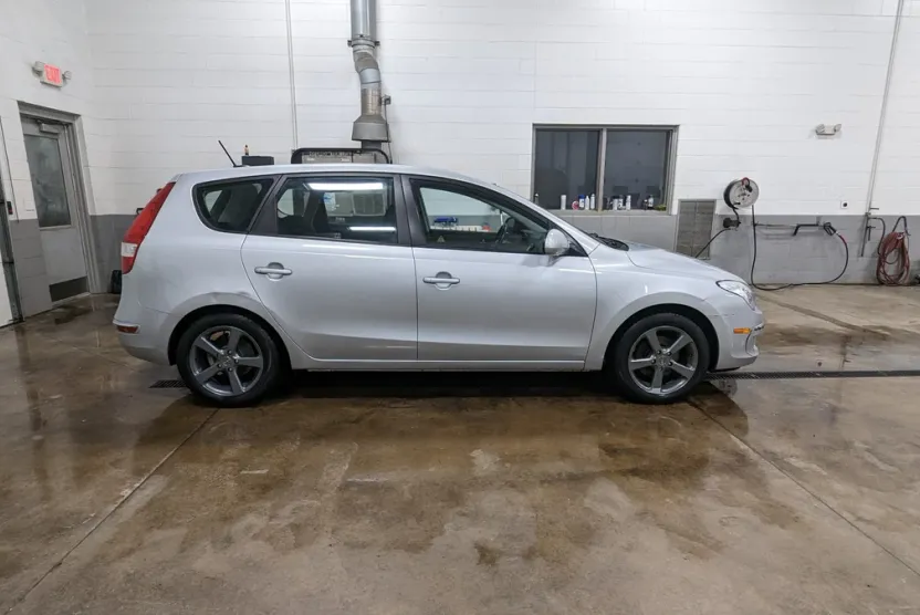 2009 Hyundai Elantra Touring Base photo 1