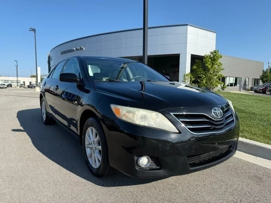 2011 Toyota Camry XLE photo 1