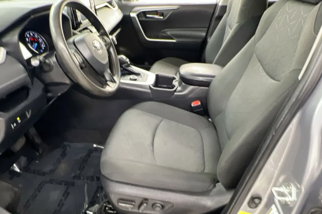 2022 Toyota RAV4 Hybrid XLE photo 1