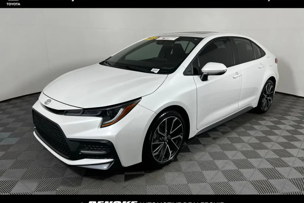 2022 Toyota Corolla SE photo 1