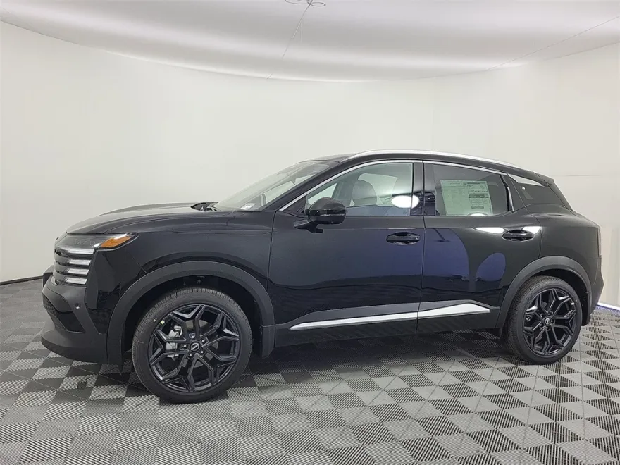 2025 Nissan Kicks SR photo 1