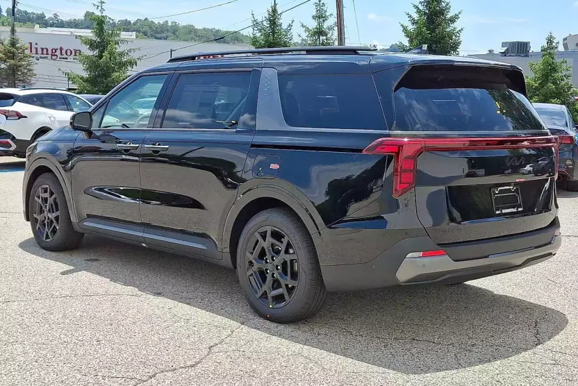 2026 Kia Carnival SX photo 1