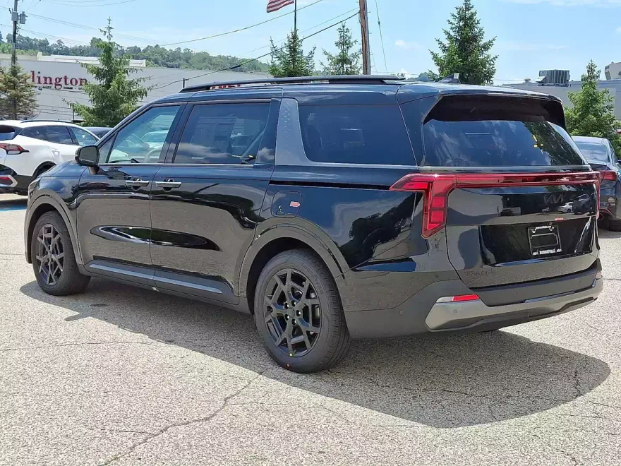 2026 Kia Carnival SX photo 1