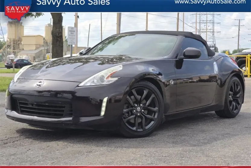 2017 Nissan 370Z Touring photo 1