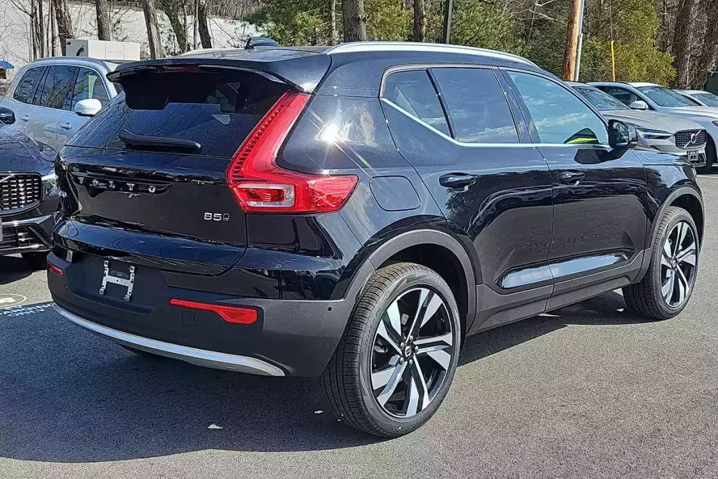 2025 Volvo XC40 Plus photo 1