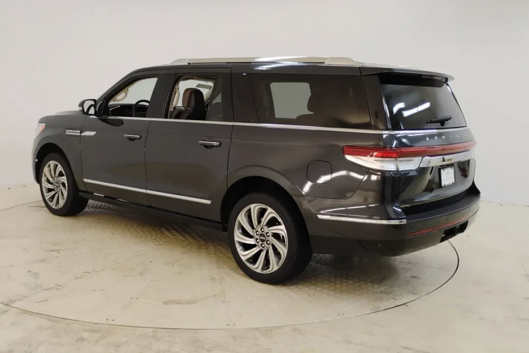 2023 Lincoln Navigator L Reserve photo 1