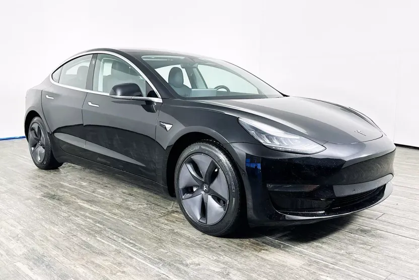 2018 Tesla Model 3 Long Range photo 1