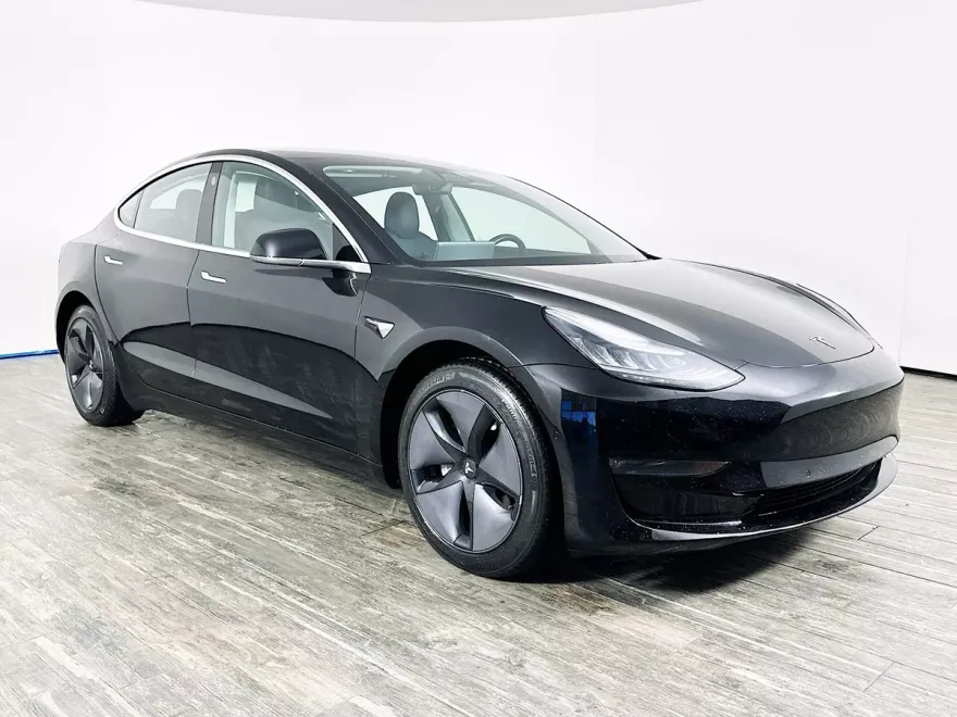 2018 Tesla Model 3 Long Range photo 1