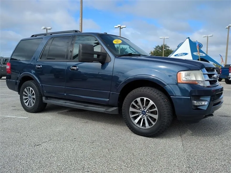 2017 Ford Expedition XLT photo 1