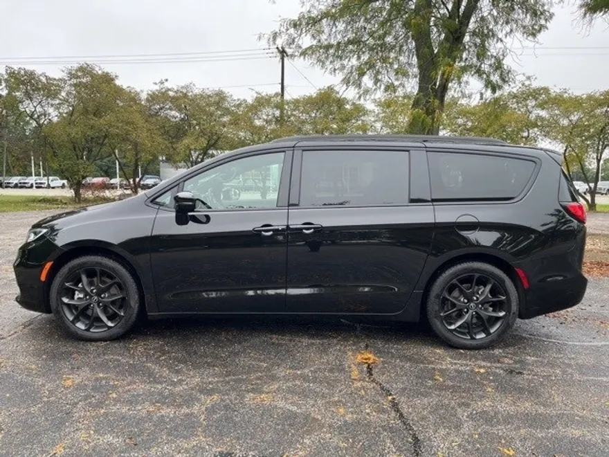 2025 Chrysler Pacifica Limited photo 1