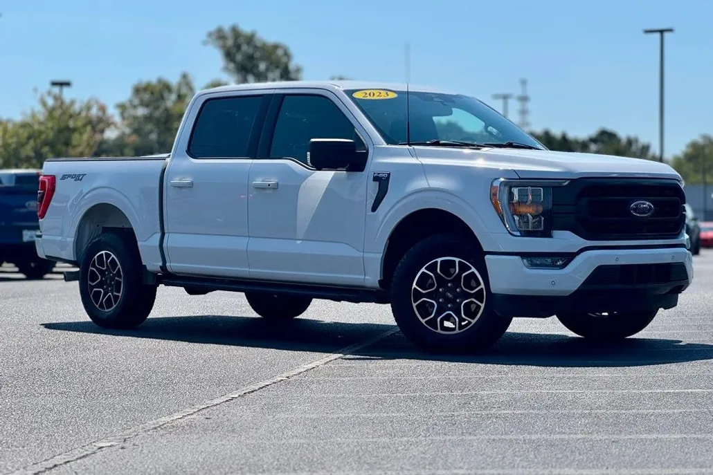 2023 Ford F-150 XLT photo 1