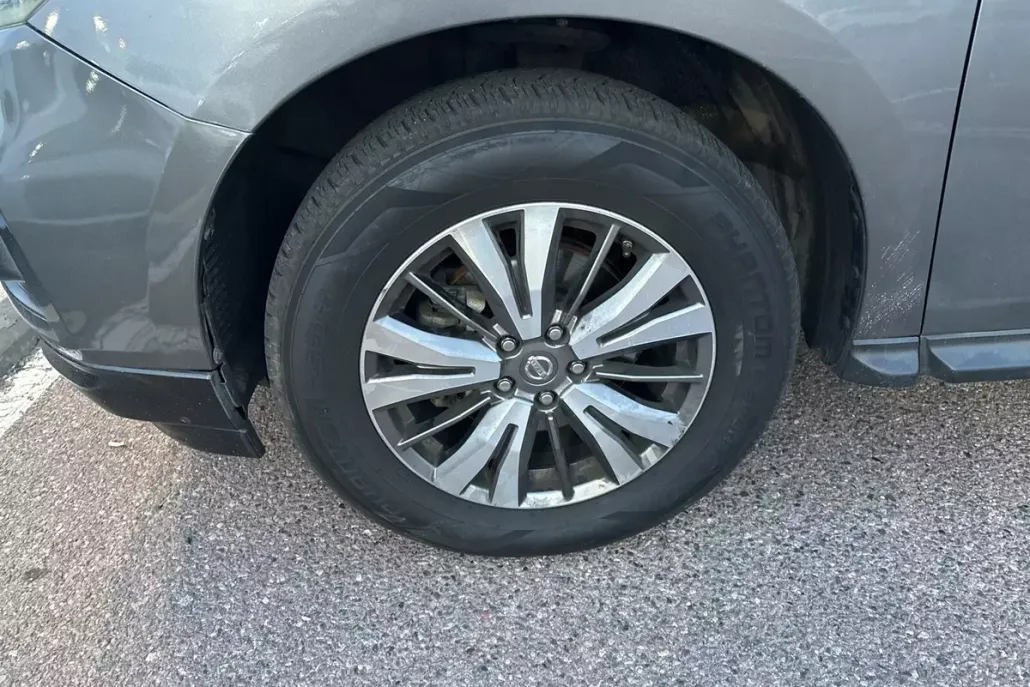 2019 Nissan Pathfinder SV photo 1